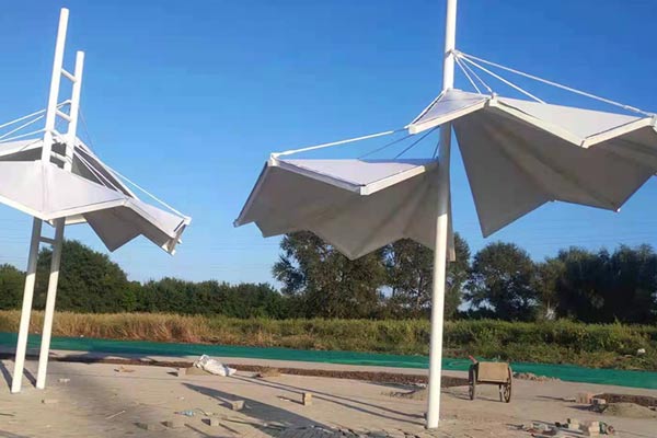 海口張拉膜雨棚的防雨功效