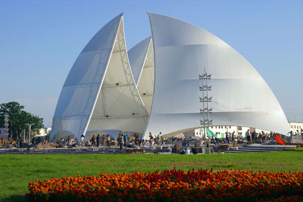 海南張拉膜的強(qiáng)韌材質(zhì)：堅(jiān)如磐石，成為未來(lái)建筑潮流